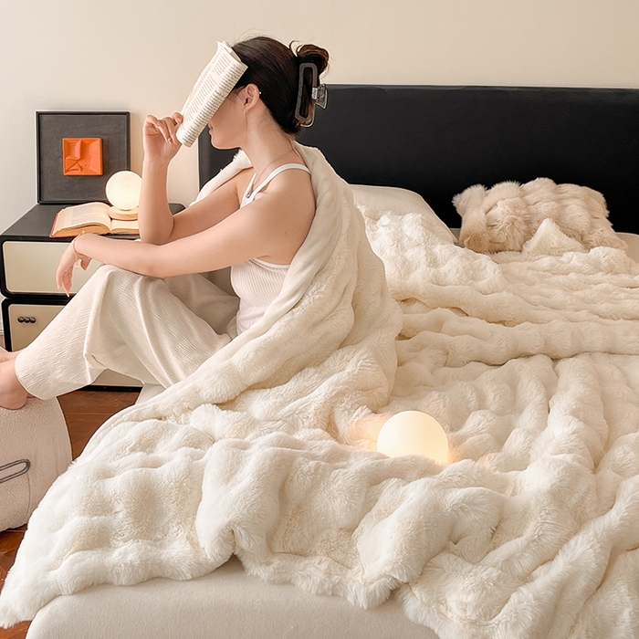 91家纺网 家纺一手货源 找家纺 2024新款A类法式高克重兔绒多功能毛毯被套双用盖毯 奶白-毛毯