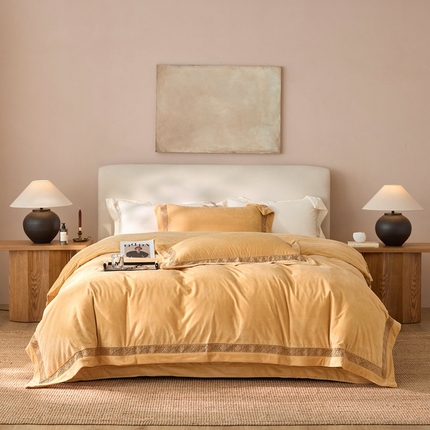 91家纺网 家纺一手货源 找家纺 时亿家居 2024新款300g婴肤绒四件套-爵士系列 爵士 奶黄