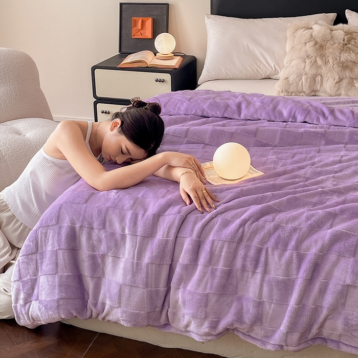 91家纺网 家纺一手货源 找家纺 2024新款A类法式高克重兔绒多功能毛毯被套双用盖毯 方块香芋紫-毛毯