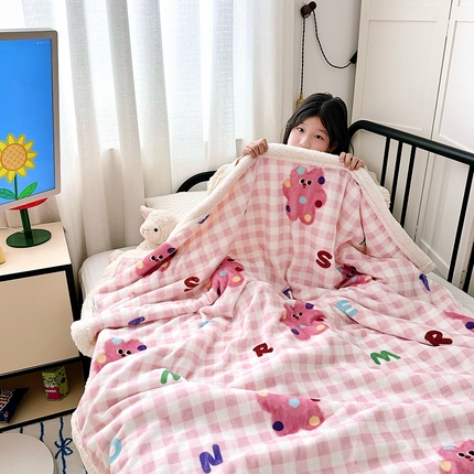 91家纺网 家纺一手货源 找家纺 大元 2025新款牛奶绒羊羔绒毛毯 粉格熊