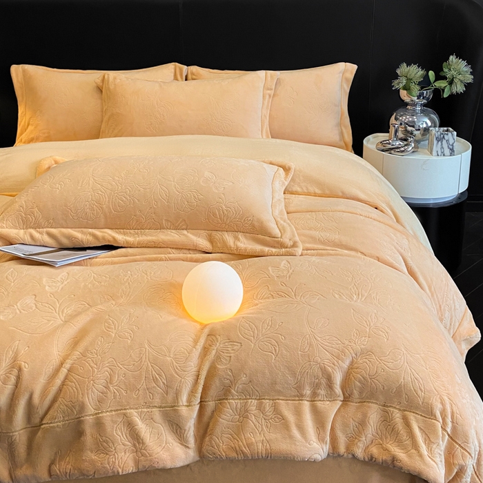 91家纺网 家纺一手货源 找家纺 新方向 2025新款全消光A类烂花牛奶绒四件套-蝴蝶戏花 蝴蝶戏花-香槟