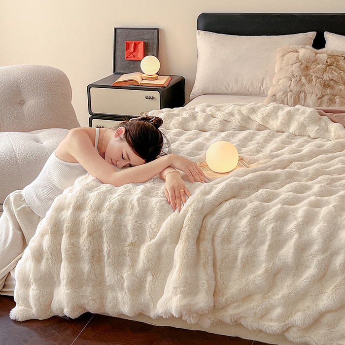 91家纺网 家纺一手货源 找家纺 2024新款A类法式高克重兔绒多功能毛毯被套双用盖毯 奶白卡其-毛毯