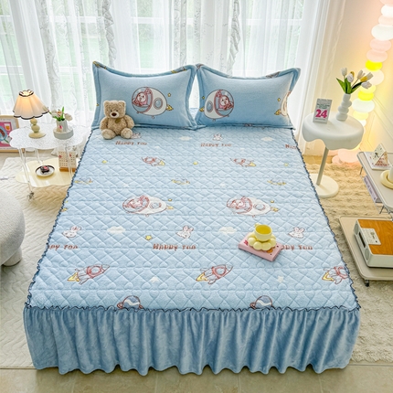 91家纺网 家纺一手货源 找家纺 恋佳居 2025新款雪花绒夹棉绗缝床裙 太空遨游