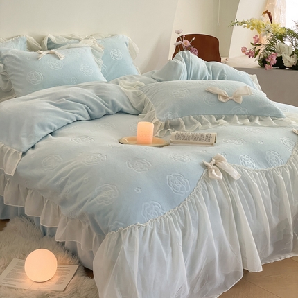 91家纺网 家纺一手货源 找家纺 逸尚阁 2024新款雕花牛奶绒花边四件套-爱丽斯 爱丽斯-天蓝