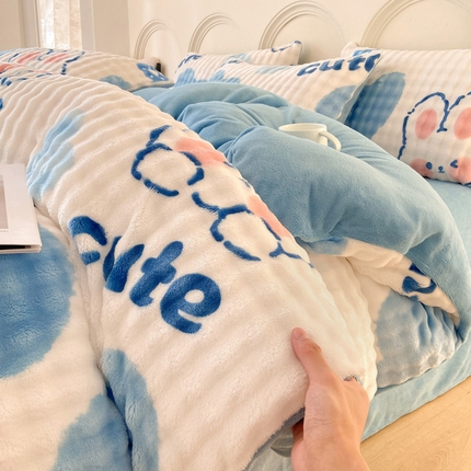 91家纺网 家纺一手货源 找家纺 逸尚阁 2024新款牛奶绒泡泡印花四件套 萌兔宝贝