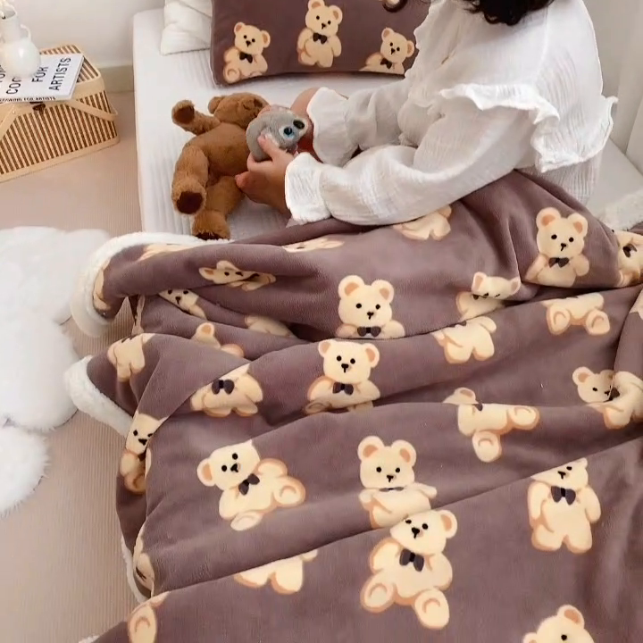 91家纺网 家纺一手货源 找家纺 大元 2025新款牛奶绒羊羔绒毛毯 韩国熊咖