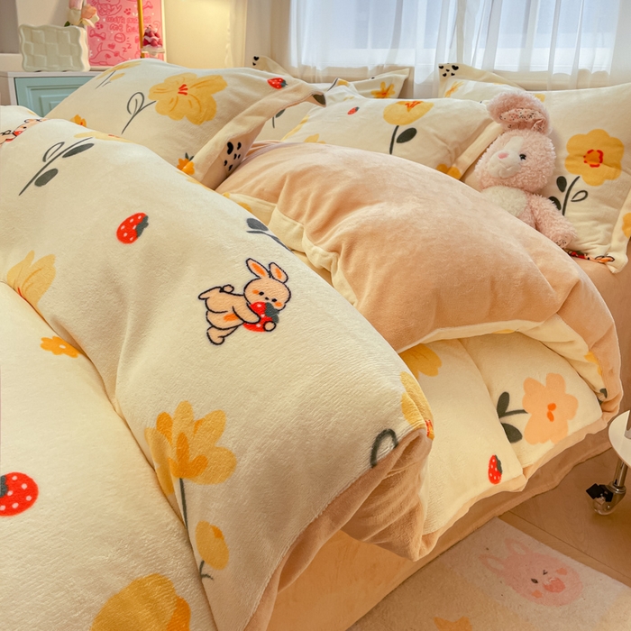 91家纺网 家纺一手货源 找家纺 柒月 2024新款小清新牛奶绒印花加厚保暖四件套 花花奶兔