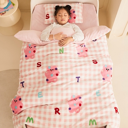 91家纺网 家纺一手货源 找家纺 嗨生活 2025新款牛奶绒被子 儿童被芯 幼儿园被子 春秋被 冬被 格子小熊