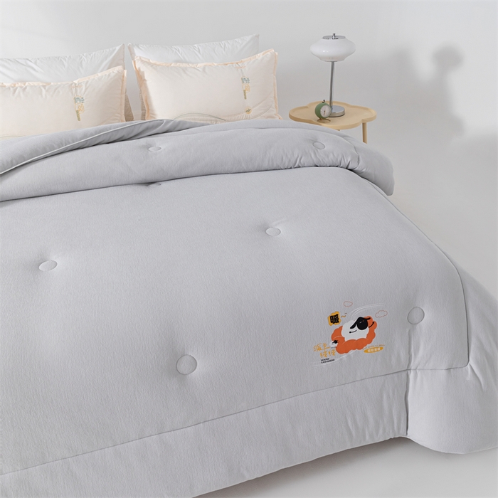 91家纺网 家纺一手货源 找家纺 爱来伊家纺 2024新款三体羊绒加厚保暖冬被芯大豆纤维被春秋被子被芯 山体羊绒大豆被-浅灰