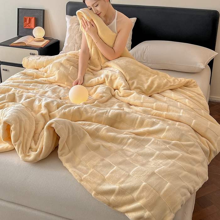 91家纺网 家纺一手货源 找家纺 2024新款A类法式高克重兔绒多功能毛毯被套双用盖毯 方块鹅黄-毛毯