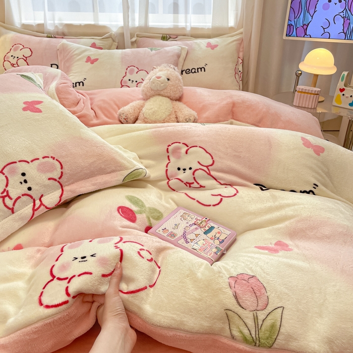 91家纺网 家纺一手货源 找家纺 柒月 2024新款小清新牛奶绒印花加厚保暖四件套 爱心兔