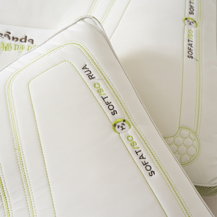 91家纺网 家纺一手货源 找家纺 芯奇想 2024新款熊猫呼呼乳胶护颈枕48*74cm 熊猫呼呼-绿色