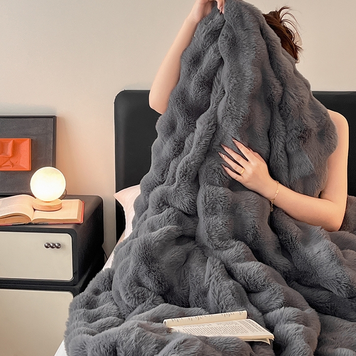 91家纺网 家纺一手货源 找家纺 2024新款A类法式高克重兔绒多功能毛毯被套双用盖毯 高级黑-毛毯