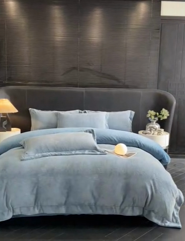 91家纺网 家纺一手货源 找家纺 新方向 2025新款全消光A类烂花牛奶绒四件套-蝴蝶戏花 蝴蝶戏花-宾利兰