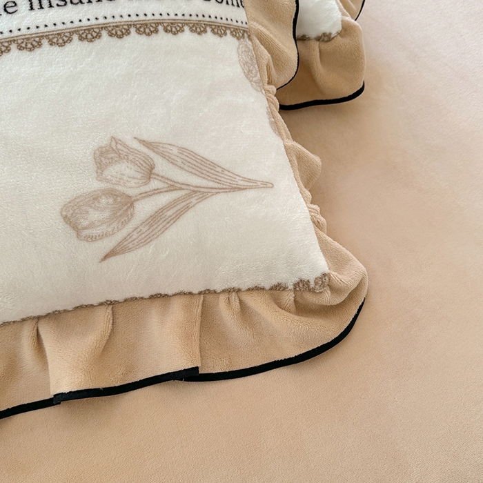 91家纺网 家纺一手货源 找家纺 韩约家纺 2024新款牛奶绒花边款印花四件套 如伊