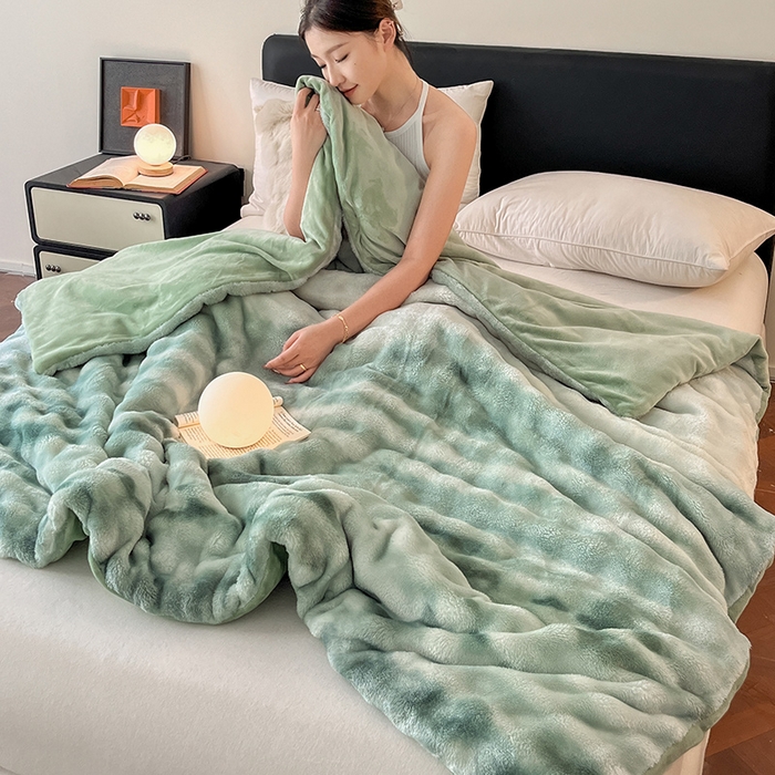 91家纺网 家纺一手货源 找家纺 2024新款A类法式高克重兔绒多功能毛毯被套双用盖毯 渲染绿-毛毯