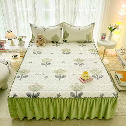 91家纺网 家纺一手货源 找家纺 恋佳居 2025新款雪花绒夹棉绗缝床裙 幸运草