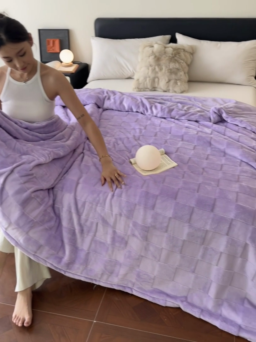 91家纺网 家纺一手货源 找家纺 2024新款A类法式高克重兔绒多功能毛毯被套双用盖毯 方块香芋紫-毛毯