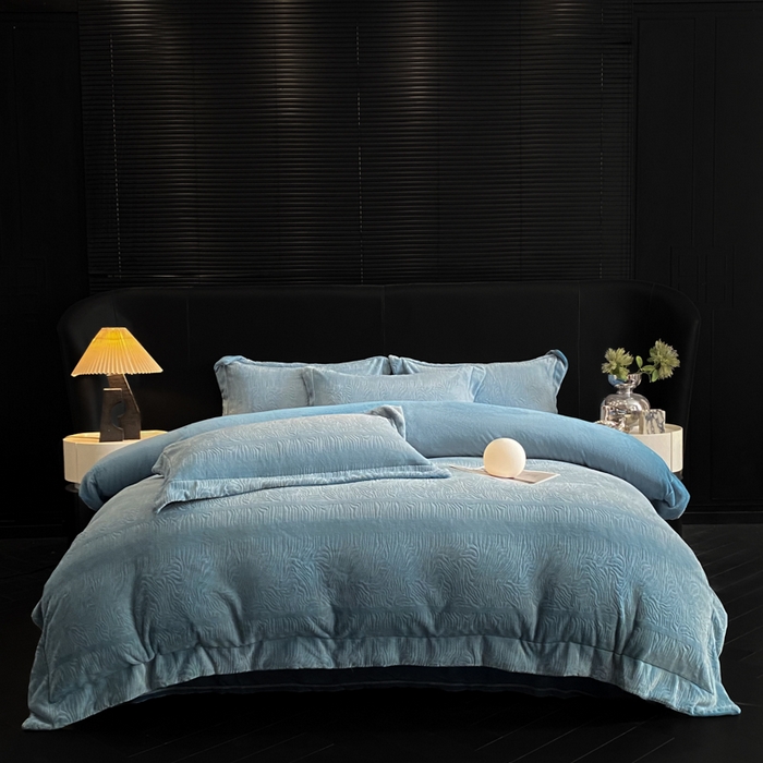 91家纺网 家纺一手货源 找家纺 新方向 2025新款全消光A类烂花牛奶绒四件套-雨纱暮歌 雨纱暮歌-宾利兰