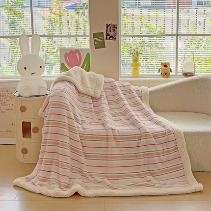 91家纺网 家纺一手货源 找家纺 艾咪-Amy ntmy 2024新款ins条纹牛奶绒双层毯毛毯休闲毯 粉奈