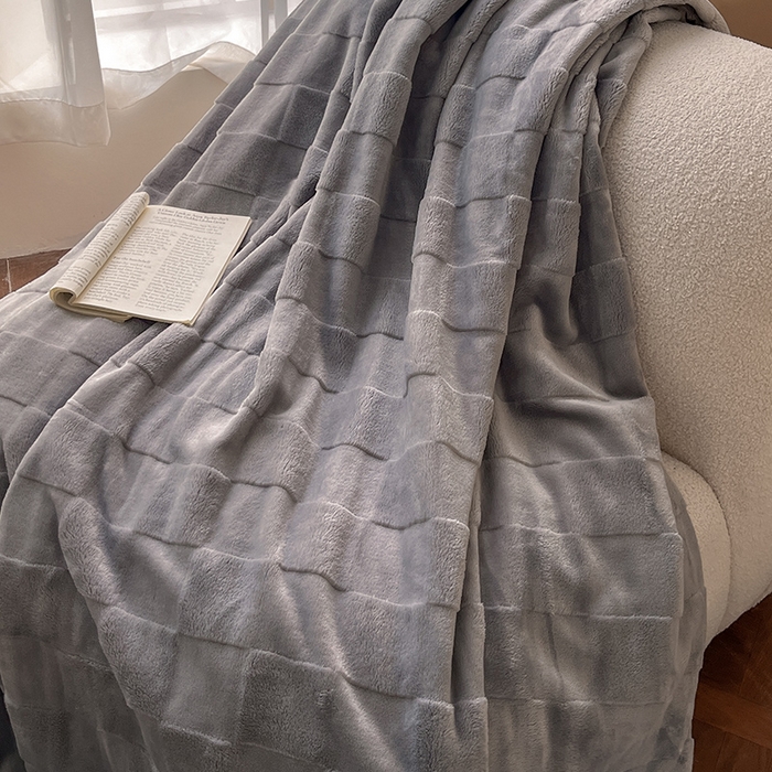 91家纺网 家纺一手货源 找家纺 2024新款A类法式高克重兔绒多功能毛毯被套双用盖毯 方块浅灰-毛毯