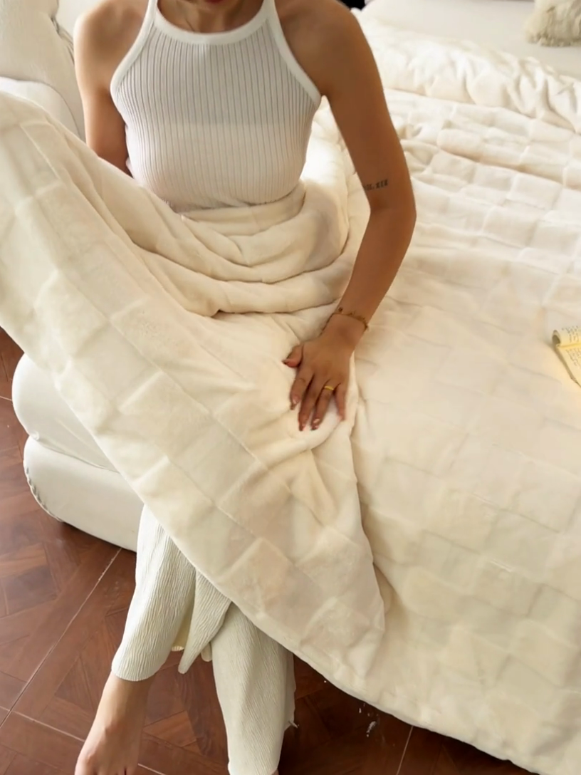 91家纺网 家纺一手货源 找家纺 2024新款A类法式高克重兔绒多功能毛毯被套双用盖毯 方块奶白-毛毯