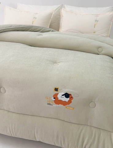 91家纺网 家纺一手货源 找家纺 爱来伊家纺 2024新款三体羊绒加厚保暖冬被芯大豆纤维被春秋被子被芯 山体羊绒大豆被-淡绿