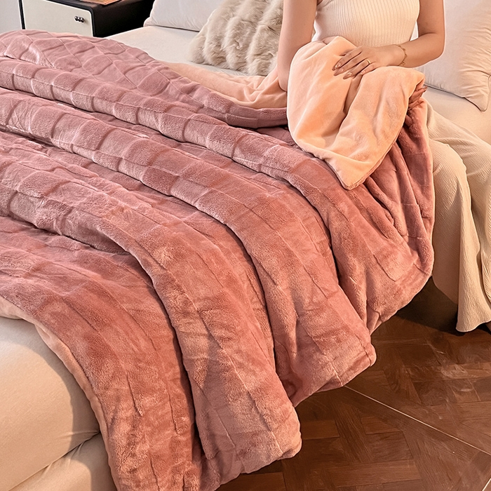 91家纺网 家纺一手货源 找家纺 2024新款A类法式高克重兔绒多功能毛毯被套双用盖毯 方块豆沙-毛毯