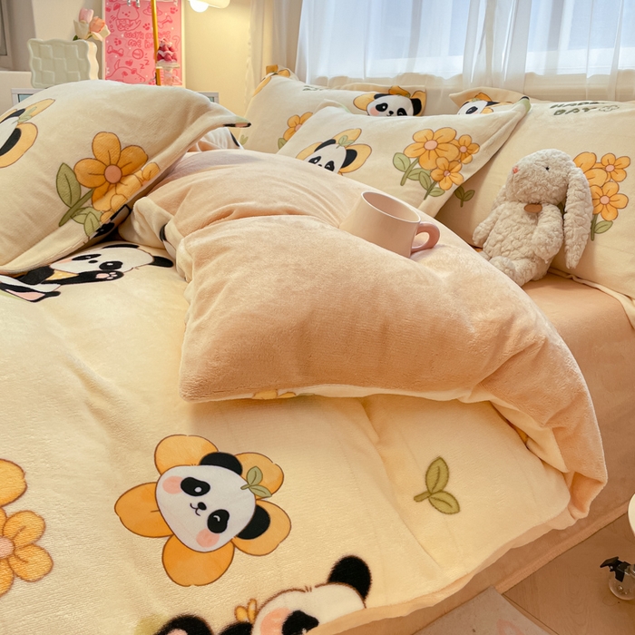 91家纺网 家纺一手货源 找家纺 柒月 2024新款小清新牛奶绒印花加厚保暖四件套 花花熊猫