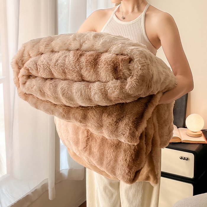 91家纺网 家纺一手货源 找家纺 2024新款A类法式高克重兔绒多功能毛毯被套双用盖毯 渲染卡其-毛毯