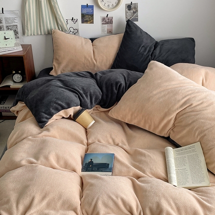 91家纺网 家纺一手货源 找家纺 （总）优承佳 2024新款高克重牛奶绒ins风双拼系列四件套单被套