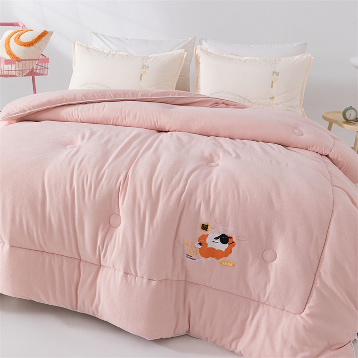 91家纺网 家纺一手货源 找家纺 爱来伊家纺 2024新款三体羊绒加厚保暖冬被芯大豆纤维被春秋被子被芯 山体羊绒大豆被-樱花粉