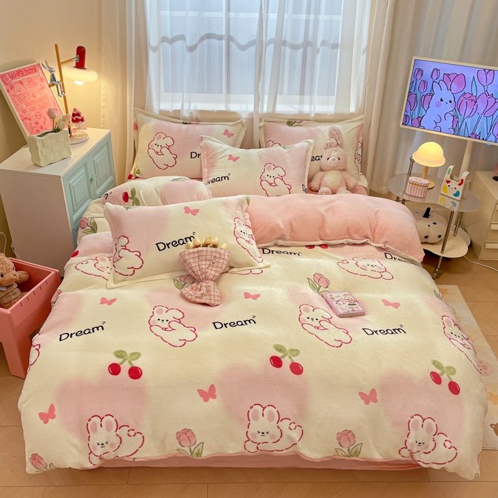 91家纺网 家纺一手货源 找家纺 柒月 2024新款小清新牛奶绒印花加厚保暖四件套 爱心兔