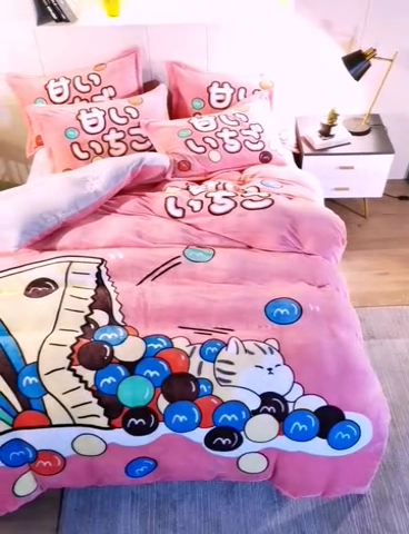 91家纺网 家纺一手货源 找家纺 凡客 2024新款牛奶绒大版印花四件套 猫趣