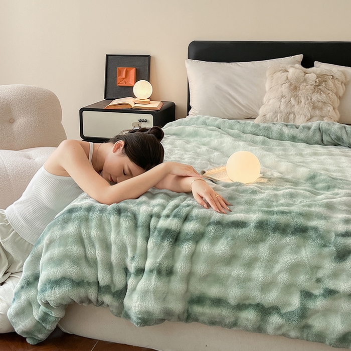 91家纺网 家纺一手货源 找家纺 2024新款A类法式高克重兔绒多功能毛毯被套双用盖毯 渲染绿-毛毯