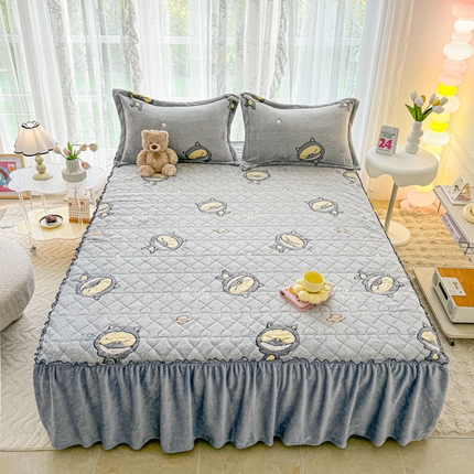 91家纺网 家纺一手货源 找家纺 恋佳居 2025新款雪花绒夹棉绗缝床裙 种哥