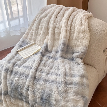 91家纺网 家纺一手货源 找家纺 2024新款A类法式高克重兔绒多功能毛毯被套双用盖毯 渲染绿-毛毯