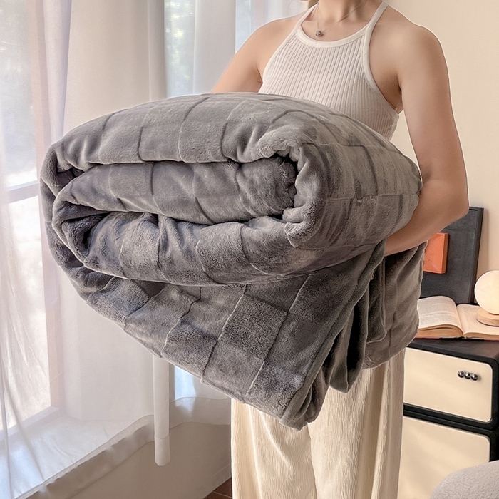 91家纺网 家纺一手货源 找家纺 2024新款A类法式高克重兔绒多功能毛毯被套双用盖毯 方块浅灰-毛毯