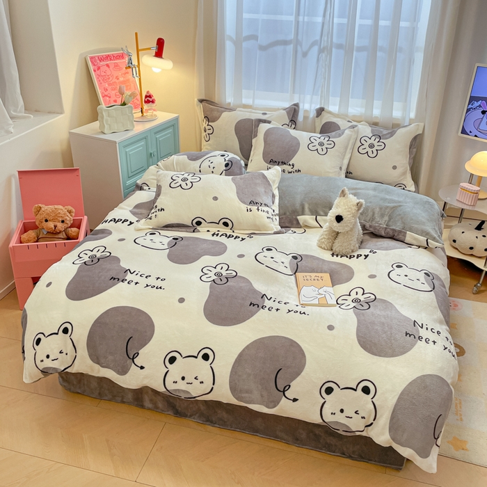 91家纺网 家纺一手货源 找家纺 柒月 2024新款小清新牛奶绒印花加厚保暖四件套 斑点熊