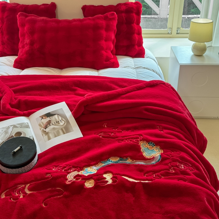 91家纺网 家纺一手货源 找家纺 尚品绵羊毛毯 2025新款高端婚庆毛毯双层加厚仿貂皮草绣花毯盖毯 如意