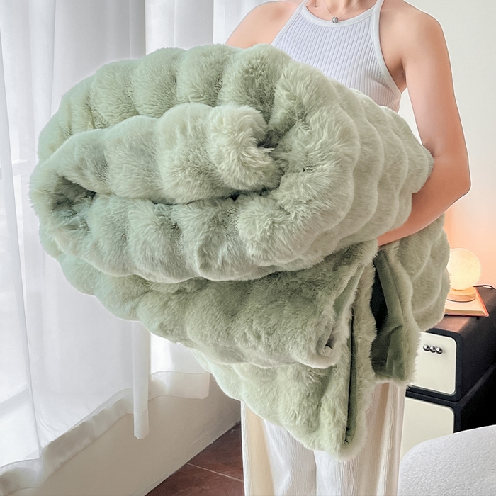 91家纺网 家纺一手货源 找家纺 2024新款A类法式高克重兔绒多功能毛毯被套双用盖毯 渲染绿-毛毯