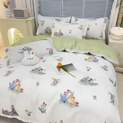 91家纺网 家纺一手货源 找家纺 友承 2025新款亲肤磨毛植物羊绒印花四件套 花丛兔