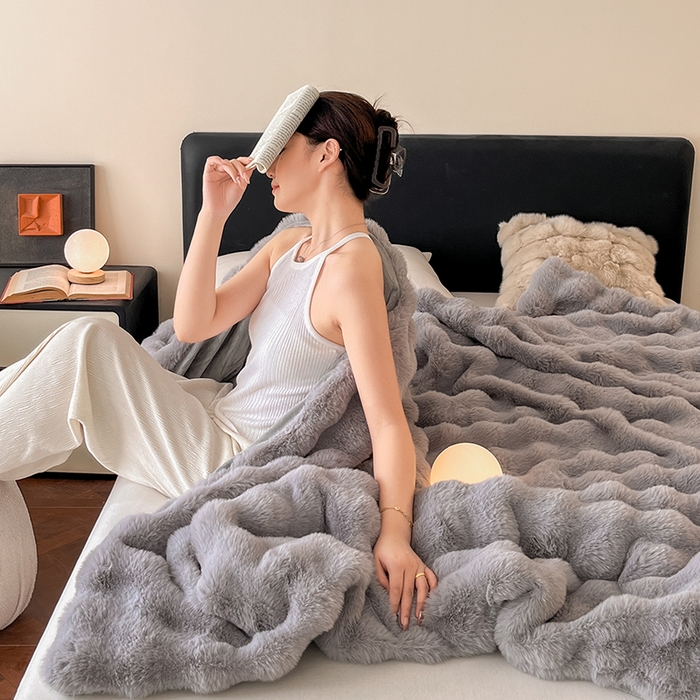 91家纺网 家纺一手货源 找家纺 2024新款A类法式高克重兔绒多功能毛毯被套双用盖毯 浅灰-毛毯