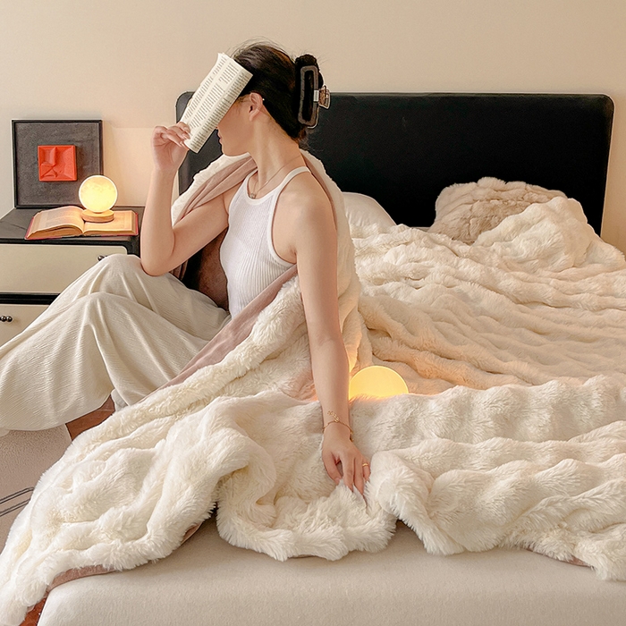 91家纺网 家纺一手货源 找家纺 2024新款A类法式高克重兔绒多功能毛毯被套双用盖毯 奶白卡其-毛毯