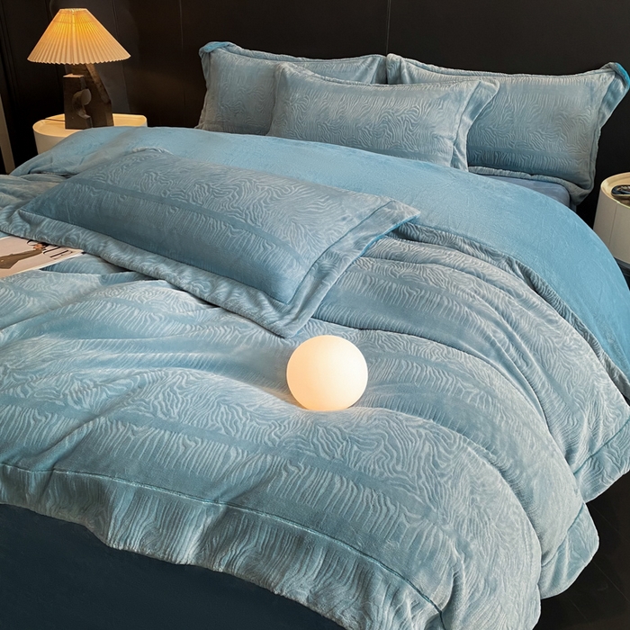 91家纺网 家纺一手货源 找家纺 新方向 2025新款全消光A类烂花牛奶绒四件套-雨纱暮歌 雨纱暮歌-宾利兰