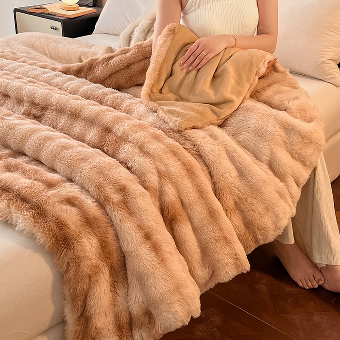 91家纺网 家纺一手货源 找家纺 2024新款A类法式高克重兔绒多功能毛毯被套双用盖毯 渲染卡其-毛毯