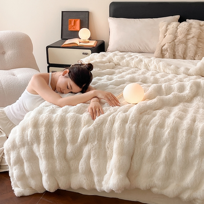 91家纺网 家纺一手货源 找家纺 2024新款A类法式高克重兔绒多功能毛毯被套双用盖毯 奶白-毛毯