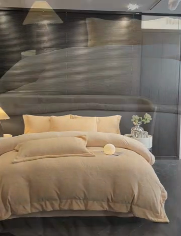 91家纺网 家纺一手货源 找家纺 新方向 2025新款全消光A类烂花牛奶绒四件套-蝴蝶戏花 蝴蝶戏花-米