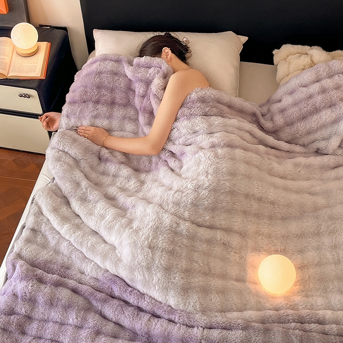 91家纺网 家纺一手货源 找家纺 2024新款A类法式高克重兔绒多功能毛毯被套双用盖毯 渲染紫-毛毯