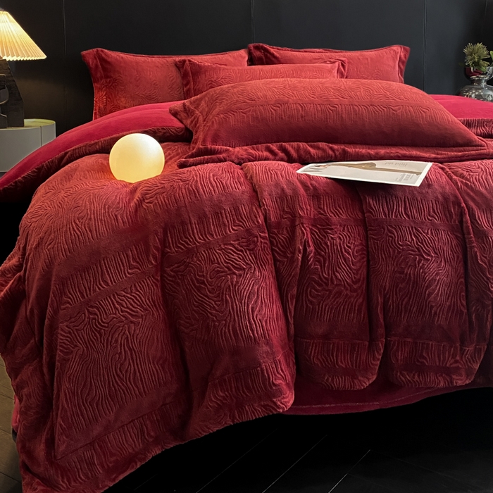 91家纺网 家纺一手货源 找家纺 新方向 2025新款全消光A类烂花牛奶绒四件套-雨纱暮歌 雨纱暮歌-酒红